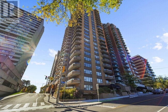 property at 556 Laurier Ave W