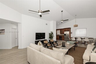 216 SE 9th St in Dania Beach, FL - Building Photo - Building Photo