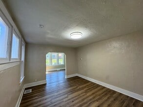 1680 Potomac Ave in Pittsburgh, PA - Building Photo - Building Photo