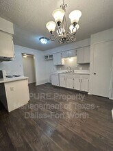 123 Cimarron Ln in Arlington, TX - Building Photo - Building Photo