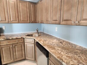 334 Artist Lake Dr in Middle Island, NY - Building Photo - Building Photo