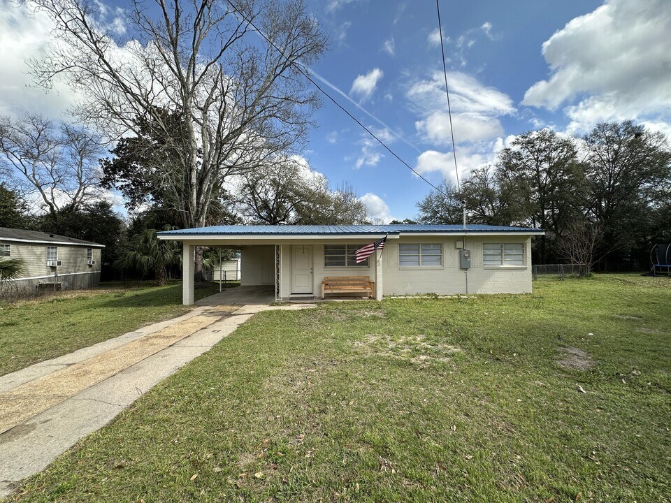 110 Tyner Dr in Crestview, FL - Building Photo