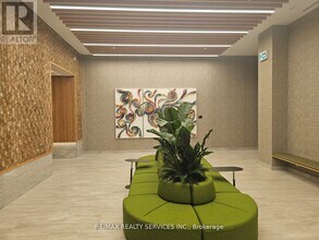 2485 Eglinton Ave W in Mississauga, ON - Building Photo - Building Photo