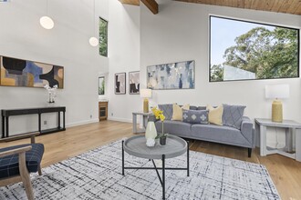 6425 Zinn Dr in Oakland, CA - Building Photo - Building Photo