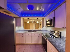 4310 Santa Barbara Blvd in Cape Coral, FL - Foto de edificio - Building Photo