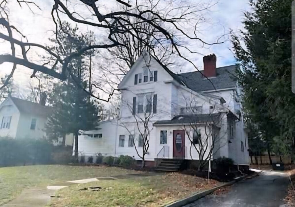 82 Park Ave, Unit 82 apark Avenue, Unit 2 in Worcester, MA - Foto de edificio