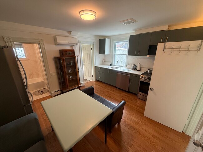 10 Fulkerson St, Unit 2 in Cambridge, MA - Foto de edificio - Building Photo