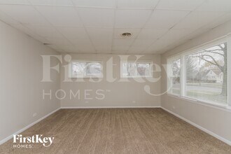 639 N Martha St in Lombard, IL - Foto de edificio - Building Photo