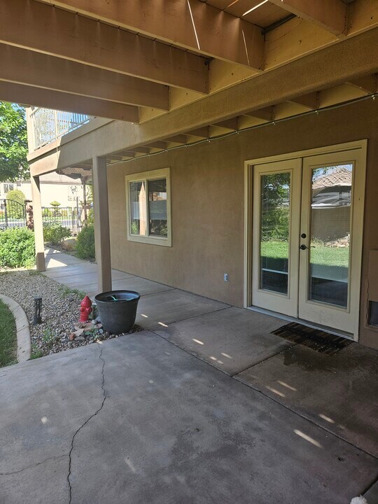 2320 E 2540 S in Saint George, UT - Building Photo