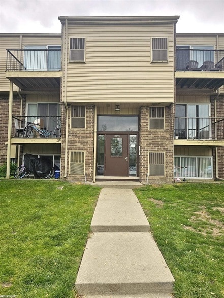 property at 38255 Fairway Ct