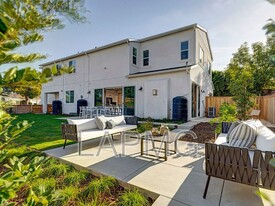5600 W 78th St in Los Angeles, CA - Building Photo
