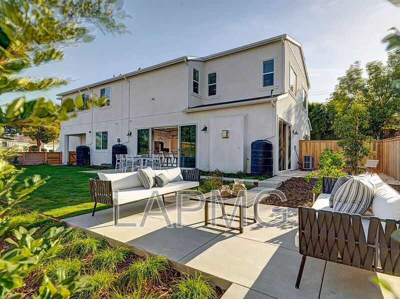 5600 W 78th St in Los Angeles, CA - Building Photo