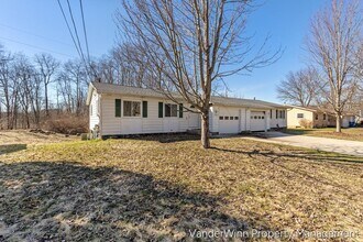 10945 Mountain Ash Ave NW in Grand Rapids, MI - Building Photo - Building Photo