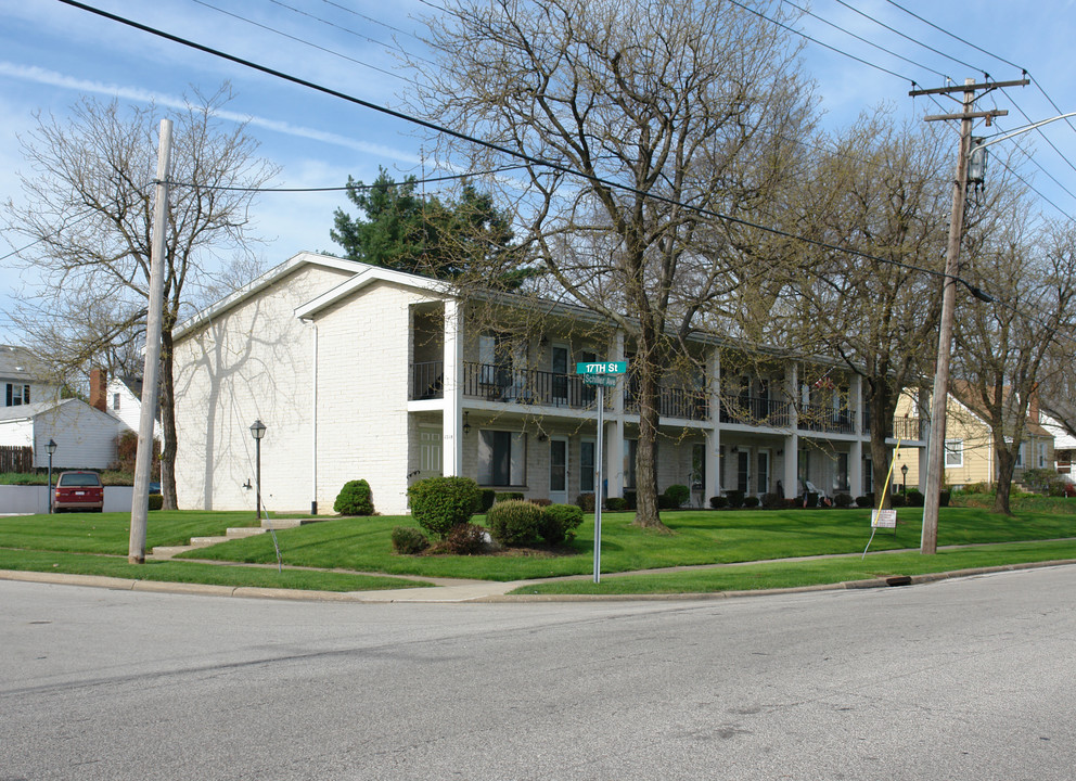 1718 Schiller Ave in Cuyahoga Falls, OH - Building Photo