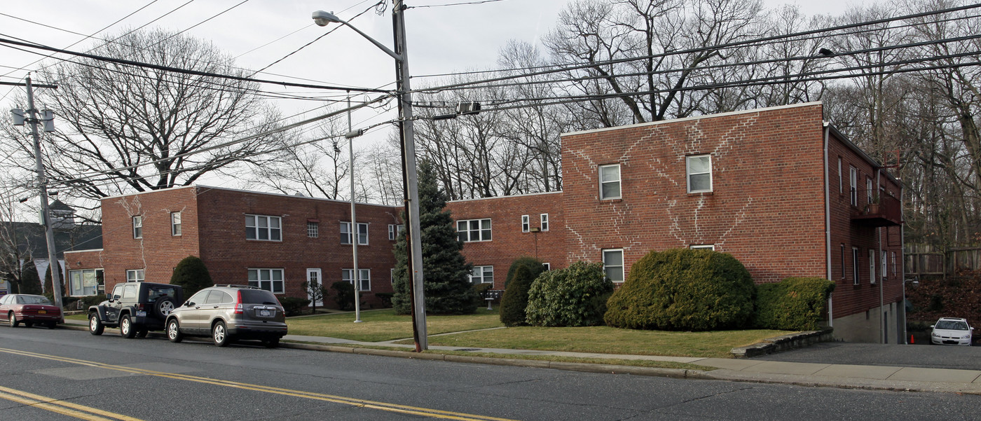 177-199 Laurel Ave in Northport, NY - Building Photo