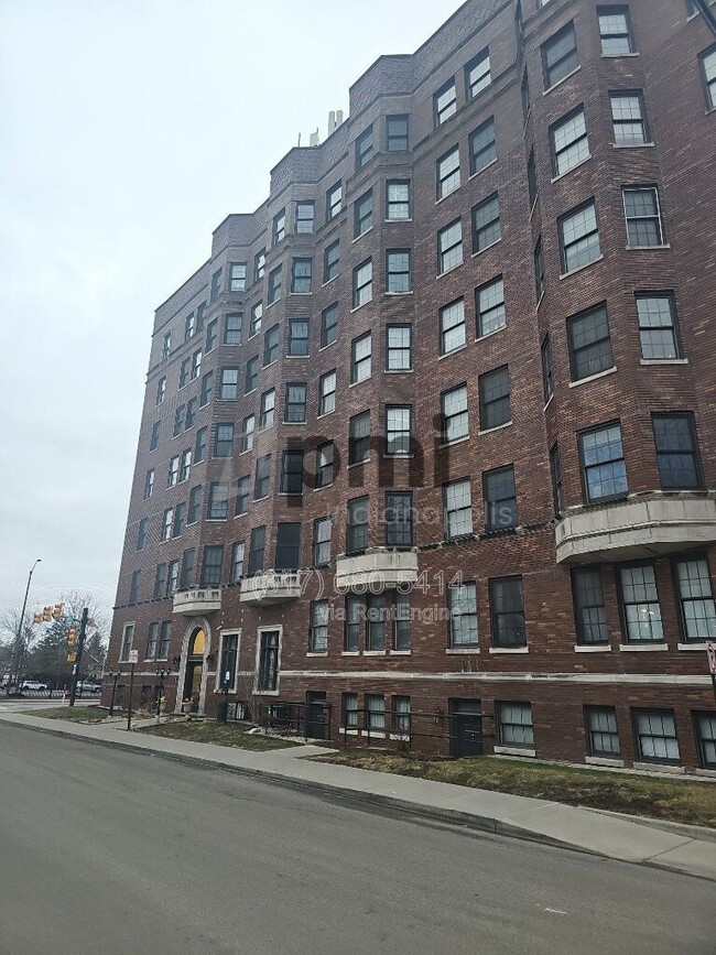 1 W 28th St in Indianapolis, IN - Foto de edificio - Building Photo