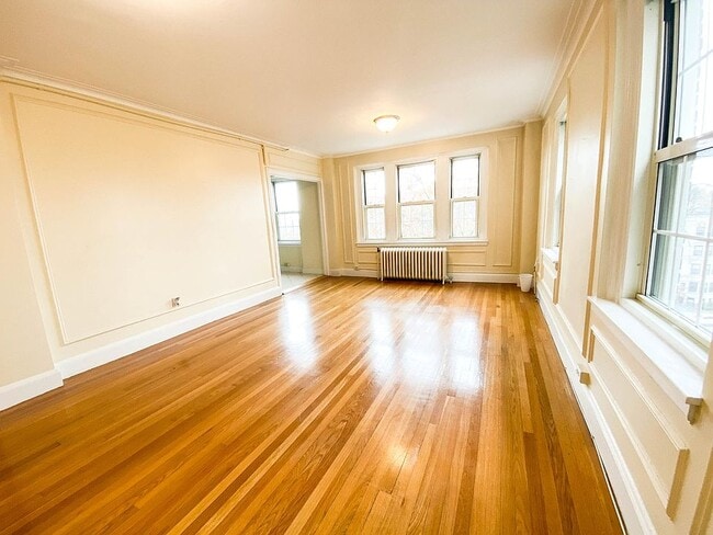 1531 Beacon St, Unit 2S in Brookline, MA - Foto de edificio - Building Photo