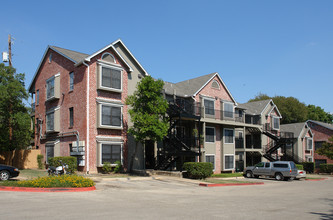 Hampton Park Terrace Apartments in Austin, TX - Building Photo - Building Photo