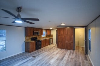 900 Phillip Ln in Liberty Hill, TX - Building Photo - Building Photo