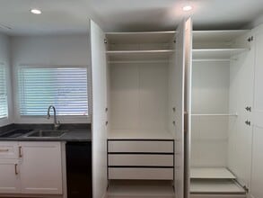 6395 W 80th St, Unit 1/2 in Los Angeles, CA - Building Photo - Building Photo