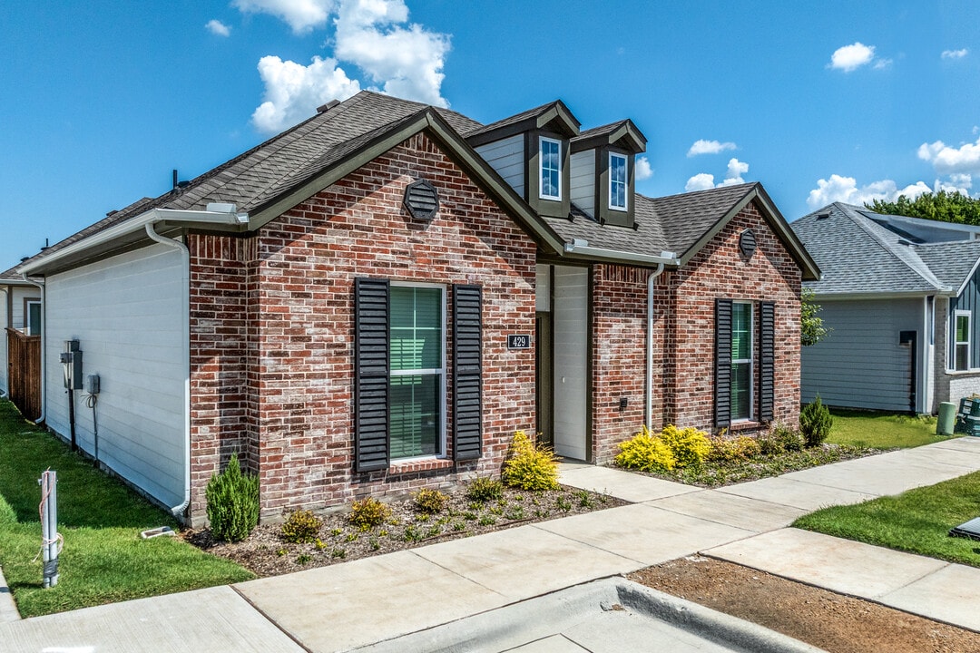 Canopy Homes at Woodcreek in Fate, TX - Building Photo