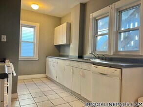 3 Washburn Terrace, Unit 3 in Brookline, MA - Foto de edificio - Building Photo