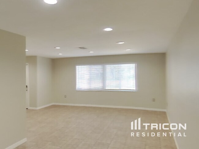 1601 Gulf Rd in Tarpon Springs, FL - Foto de edificio - Building Photo