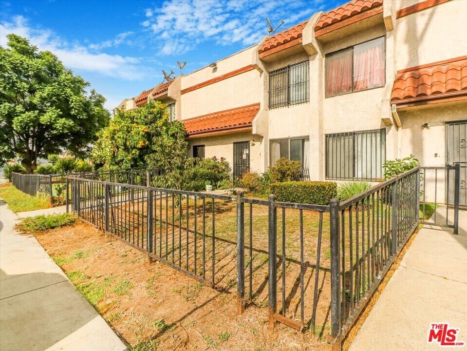 11414 Budlong Ave in Los Angeles, CA - Building Photo
