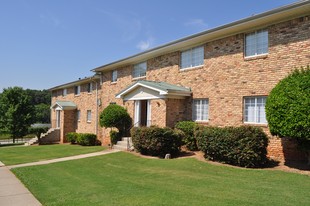 Brentwood Meadows in Atlanta, GA - Building Photo