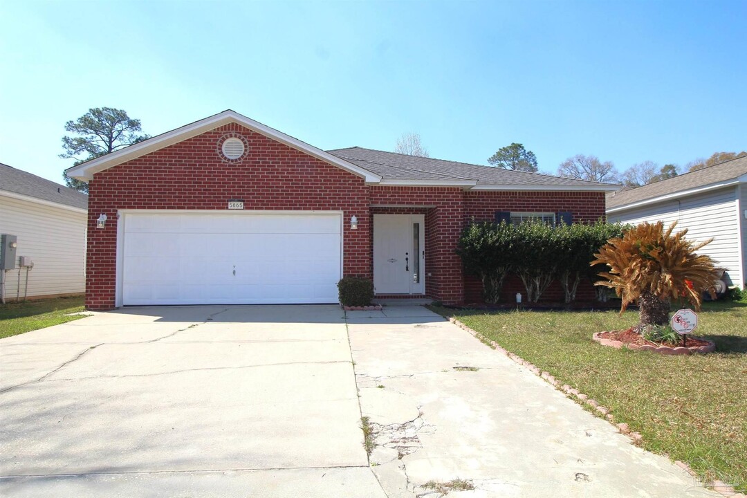 5865 Dandelion Ln in Pensacola, FL - Building Photo