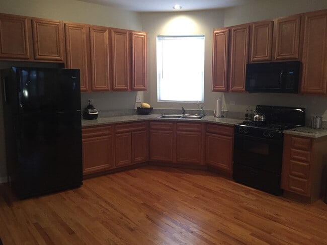 2438 N Laramie Ave, Unit 1North