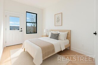 Brand New 4 Bed, 2 Bath with In-Unit Laund in Brooklyn, NY - Building Photo - Building Photo