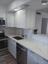 3050 N Palm Aire Dr, Unit 702 in Pompano Beach, FL - Building Photo - Building Photo