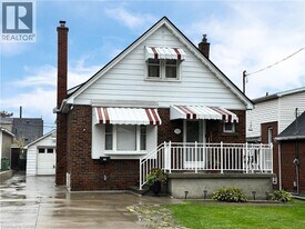 232 Rodgers Rd in Hamilton, ON - Building Photo