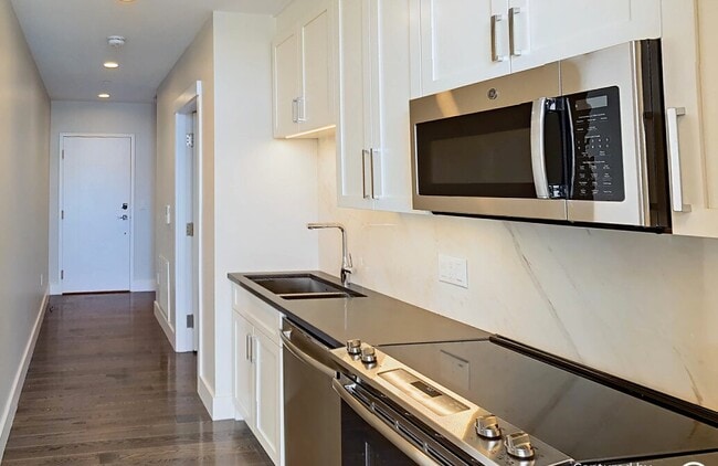 442 McGrath Hwy, Unit 302T