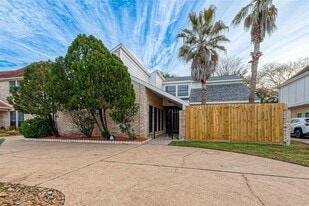 3127 Ashfield Dr in Houston, TX - Building Photo