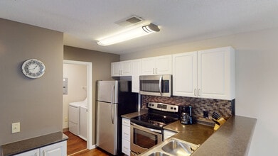Coventry Apartments in Williamsville, NY - Foto de edificio - Building Photo