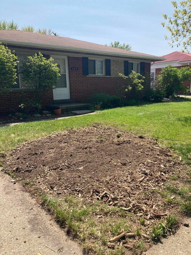 property at 21216 E Thirteen Mile Rd