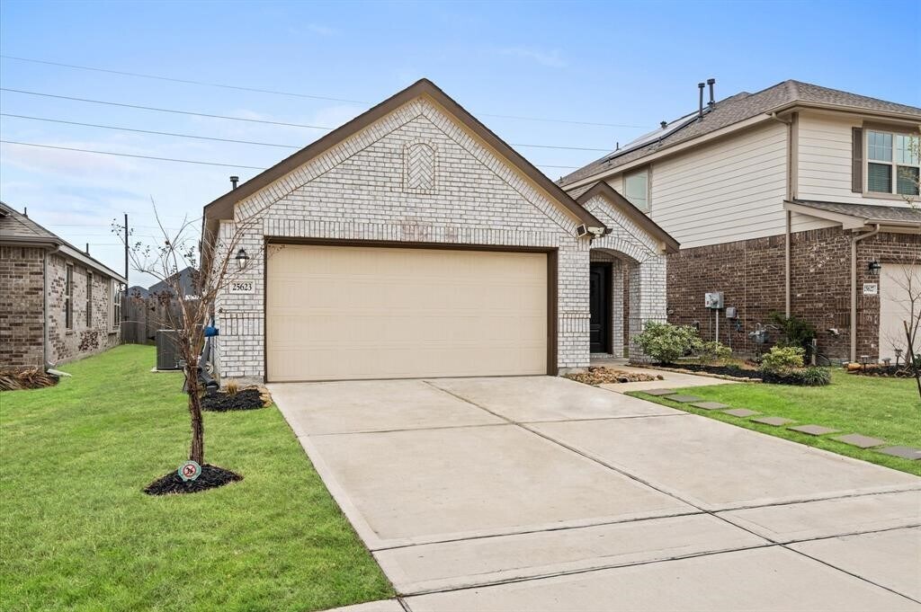 25623 Bottlebrush Sedge St in Katy, TX - Building Photo