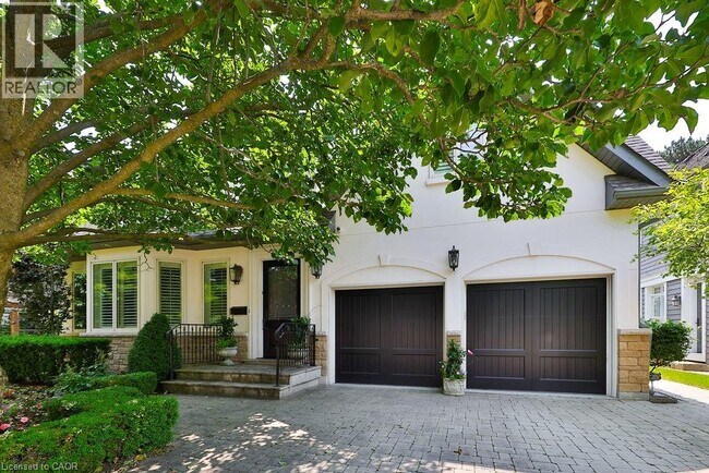 14 Holyrood Ave in Oakville, ON - Building Photo - Building Photo