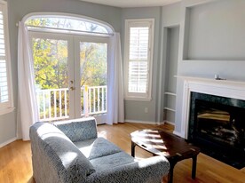 15 SW Hamilton Ct in Portland, OR - Building Photo