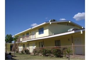 Brookdale Arms in Fresno, CA - Foto de edificio - Building Photo