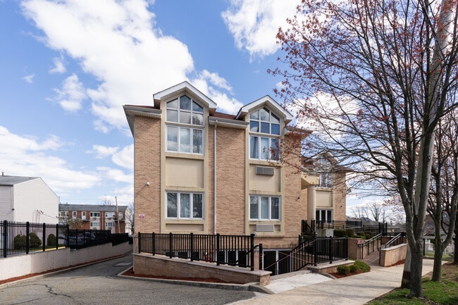 6 Arc Pl in Staten Island, NY - Building Photo - Building Photo