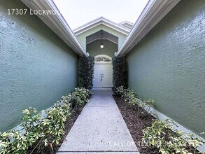 17307 Lockwood Ridge Dr in Tampa, FL - Building Photo - Building Photo
