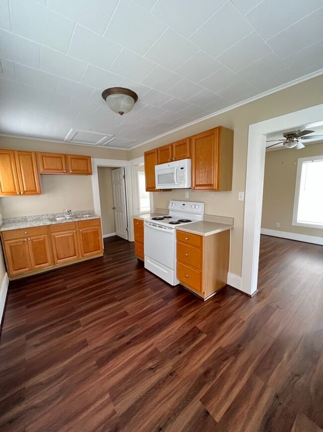 7213 Terrell St in Groves, TX - Building Photo - Building Photo