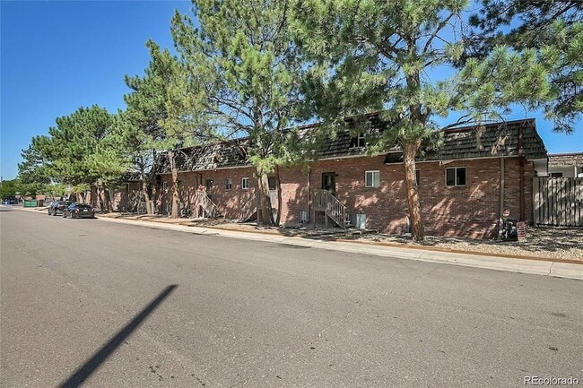 5401 E Warren Ave, Unit 204 in Denver, CO - Building Photo - Building Photo
