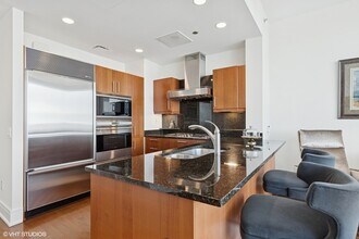 401 N Wabash Ave, Unit 59B in Chicago, IL - Building Photo - Building Photo