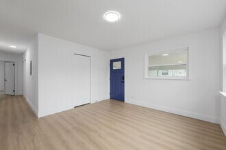 8514 Oak Leaf Rd in Jacksonville, FL - Building Photo - Building Photo