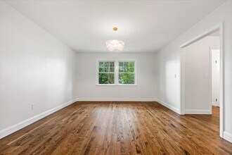19 Midchester Ave in White Plains, NY - Building Photo - Building Photo
