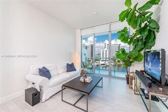 7928 East Dr in North Bay Village, FL - Foto de edificio - Building Photo